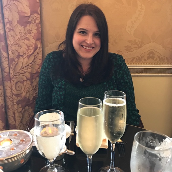 Meet your Posher, Jessica - Picture 2 of 3